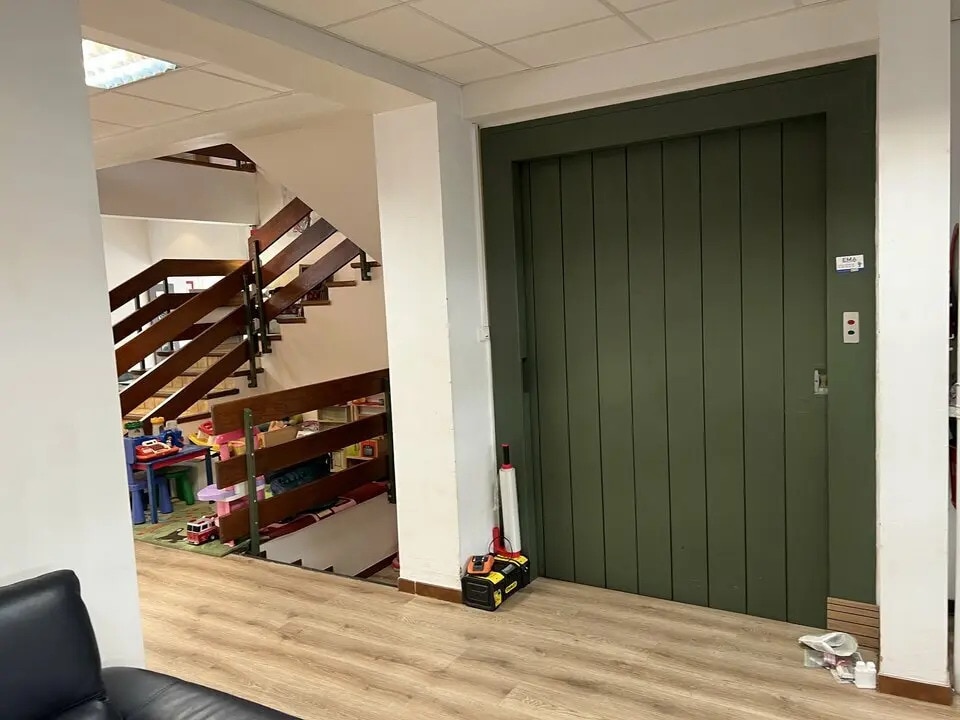 Retail in Aubagne for lease Interior Photo- Image 1 of 2