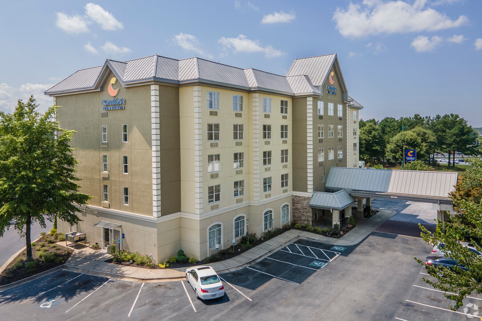 960 W Pointe Ct, Lithia Springs, GA for sale Primary Photo- Image 1 of 1