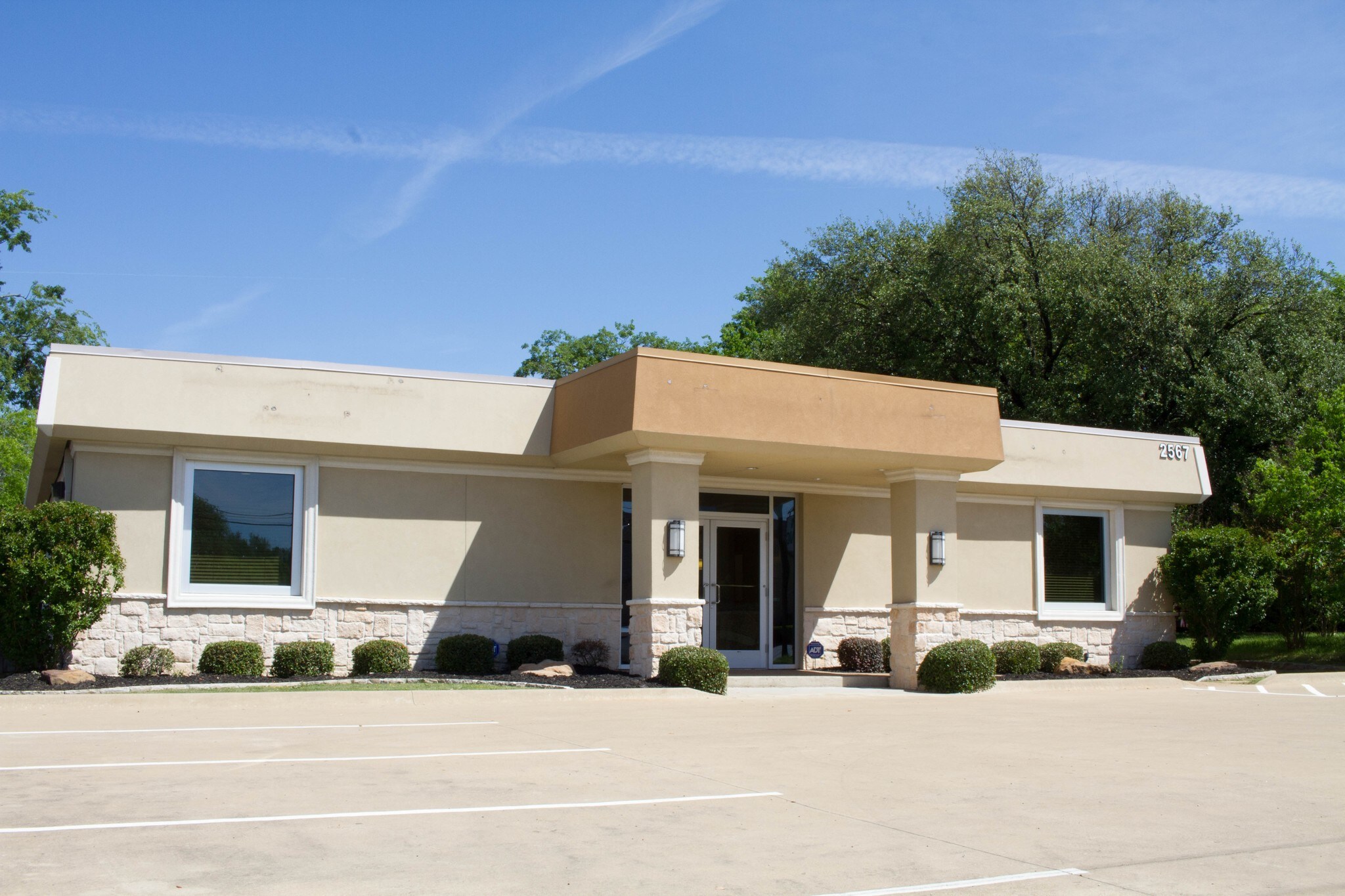 2567 Valley View Ln, Dallas, TX for sale Primary Photo- Image 1 of 13