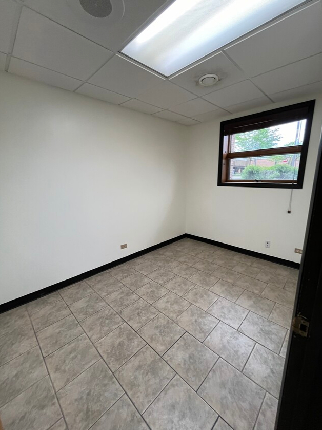 401 N York Rd, Elmhurst, IL for lease Interior Photo- Image 1 of 7