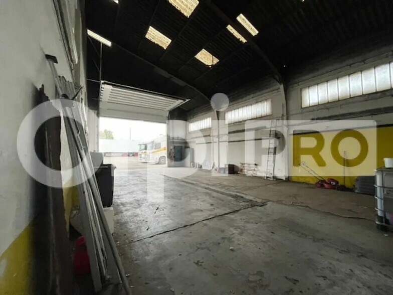 Flex in Lissieu for lease - Interior Photo - Image 3 of 10