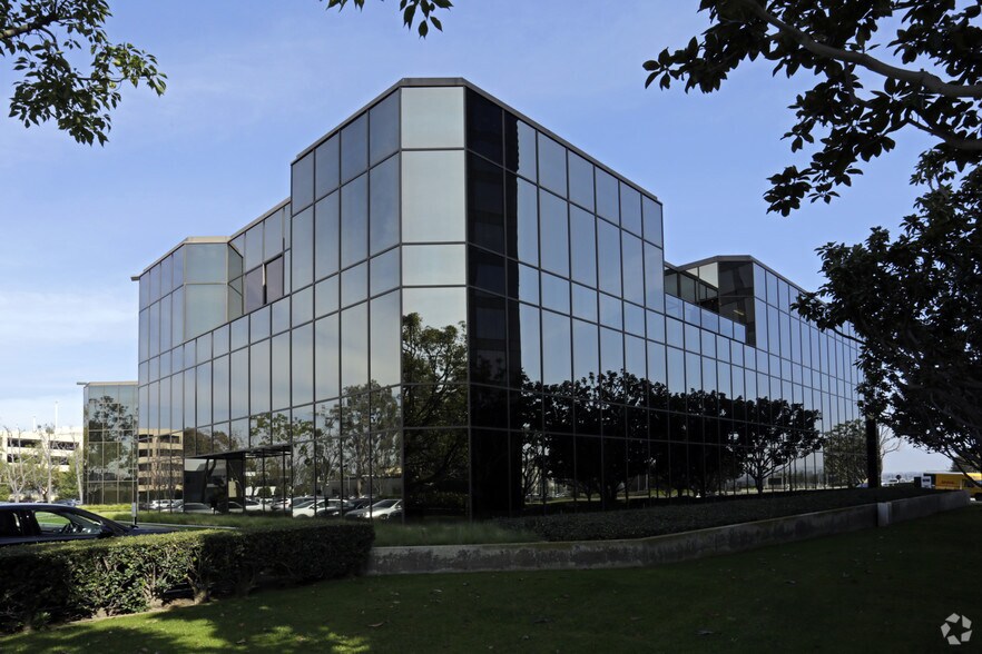 19700 Fairchild Rd, Irvine, CA 92612 Newport Summit