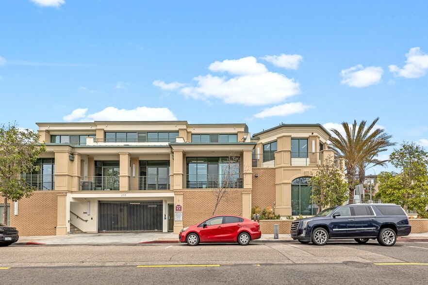 205 Pier Ave, Hermosa Beach, CA for lease - Building Photo - Image 3 of 17