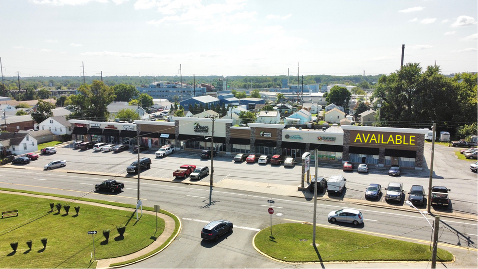 204-212 W Market St, Newport, DE for lease - Building Photo - Image 1 of 9