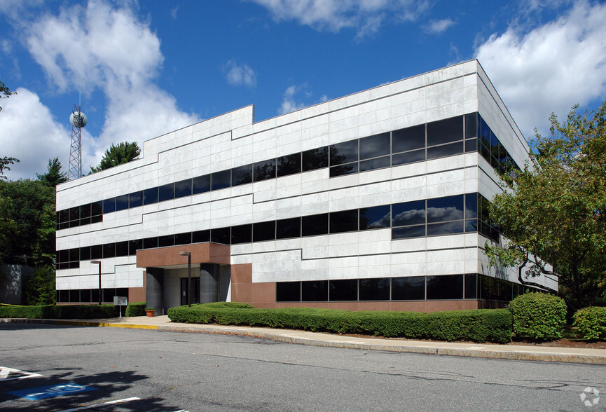 1050 Hingham St, Rockland, MA for lease - Building Photo - Image 3 of 7