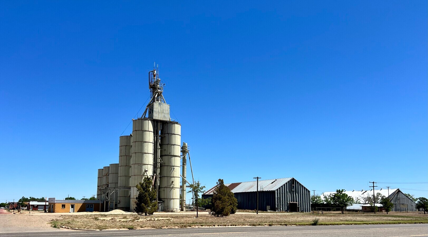 402 Main Ave, Ralls, TX 79357 Office for Sale