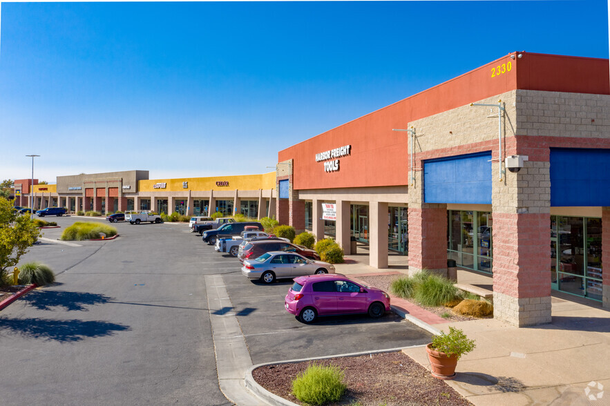 44950 Valley Central Way, Lancaster, CA for lease - Building Photo - Image 3 of 14