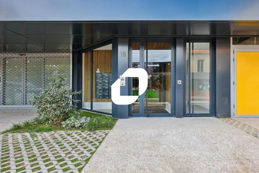 Office in Saint-Maur-des-Fossés for lease - Building Photo - Image 1 of 14