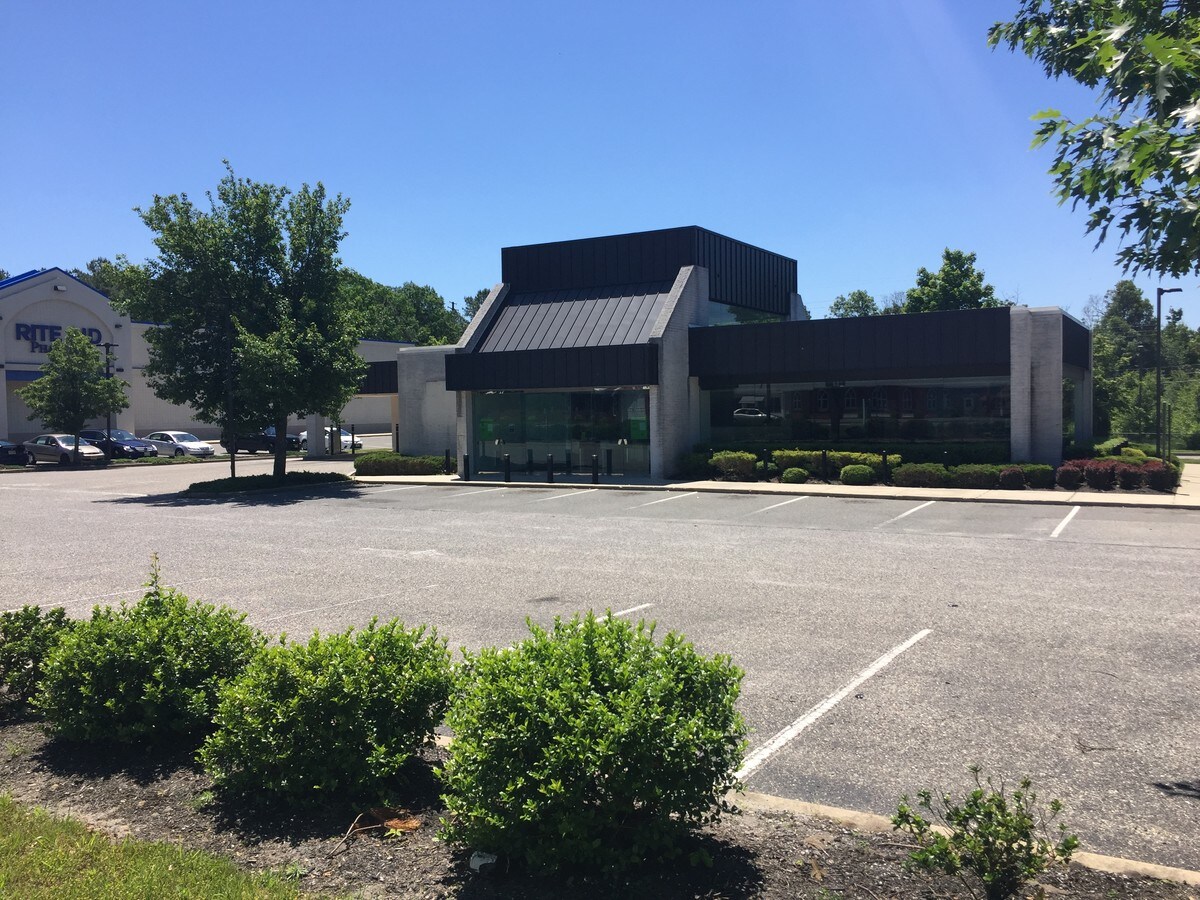 83 Lacey Rd, Whiting, NJ 08759