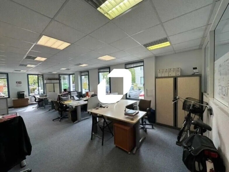 5 Rue Hans List, Croissy-sur-Seine for lease - Interior Photo - Image 2 of 8