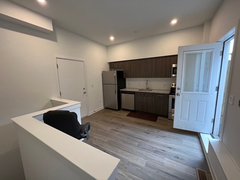 2062 N 2nd St, Philadelphia, PA for sale - Interior Photo - Image 2 of 5