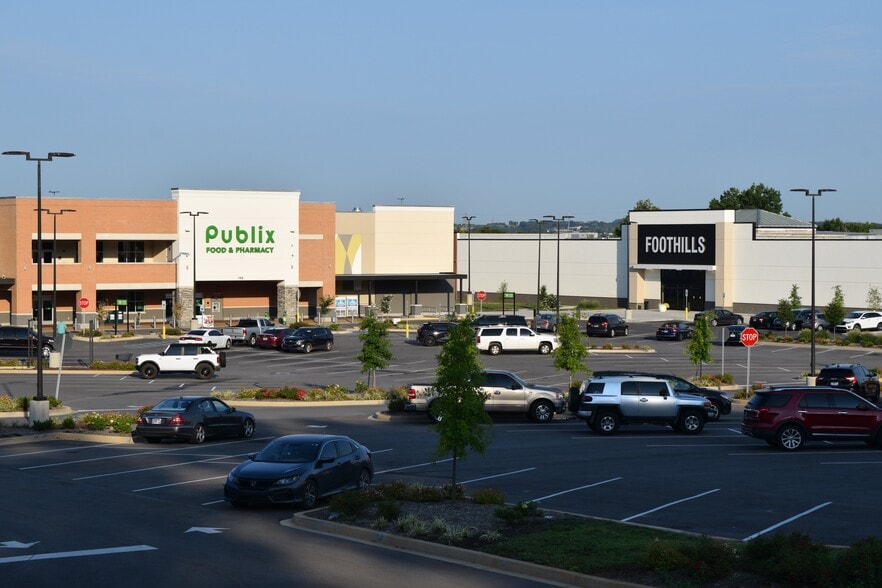 197 Foothills Mall, Maryville, TN for lease - Building Photo - Image 2 of 17