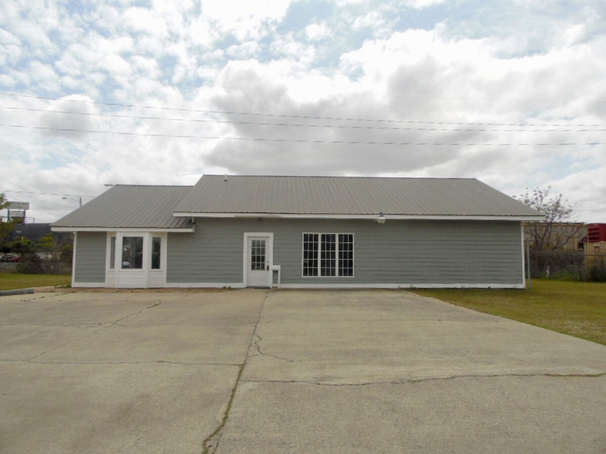 102 S Pecan St, Cordele, GA 31015