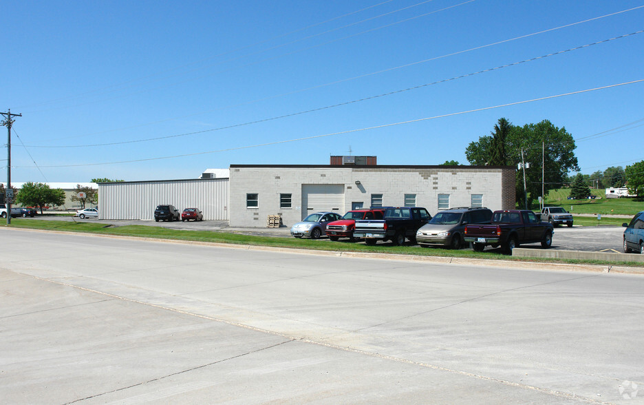 1614 Fuller Rd, West Des Moines, IA for lease - Building Photo - Image 2 of 3