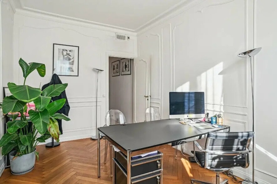 Office in Paris for lease - Interior Photo - Image 2 of 6