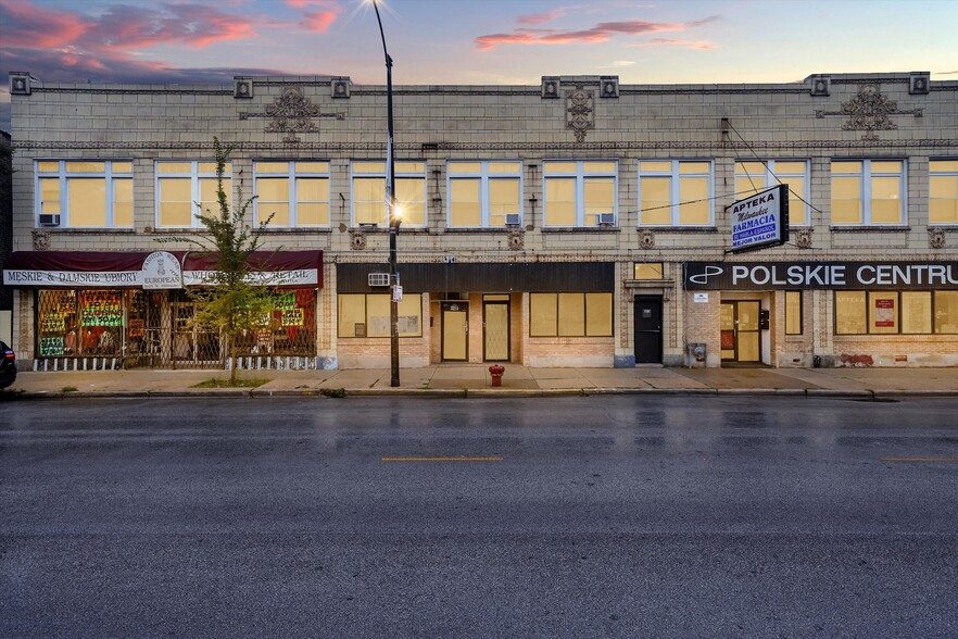 3025 N Milwaukee Ave, Chicago, IL for lease - Building Photo - Image 2 of 9