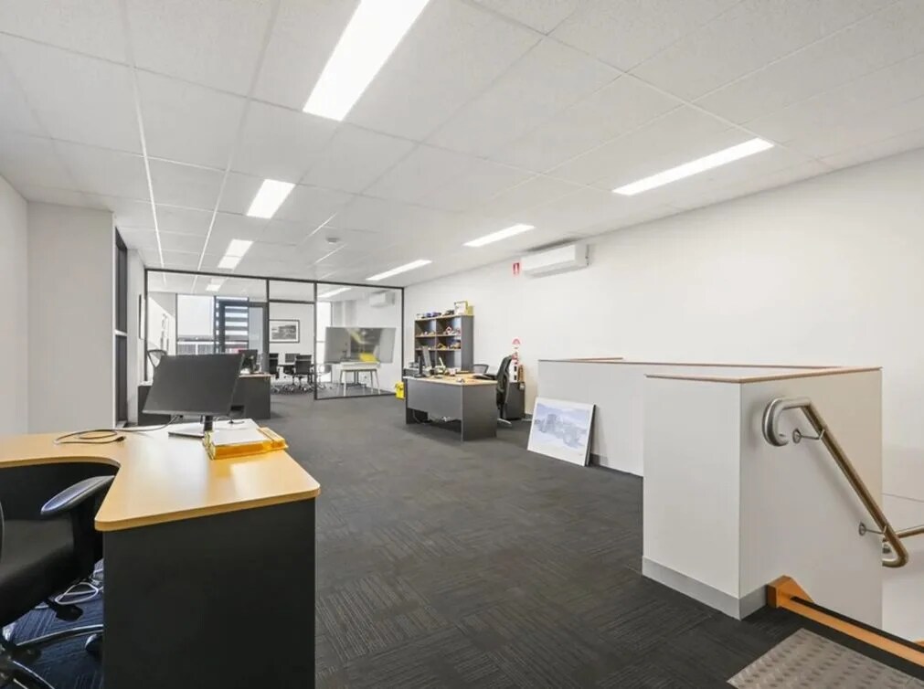 102 Yale Dr, Epping, VIC 3076 - Unit 2 - - Interior Photo - Image 2 of 3
