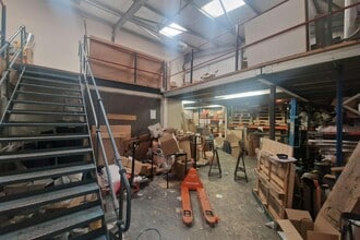 Berry Ct, Bramley for lease Interior Photo- Image 2 of 3