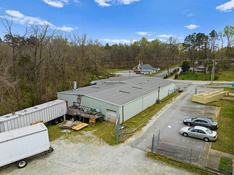 1200 Hickory Chapel Rd, High Point, NC for lease - Building Photo - Image 2 of 6