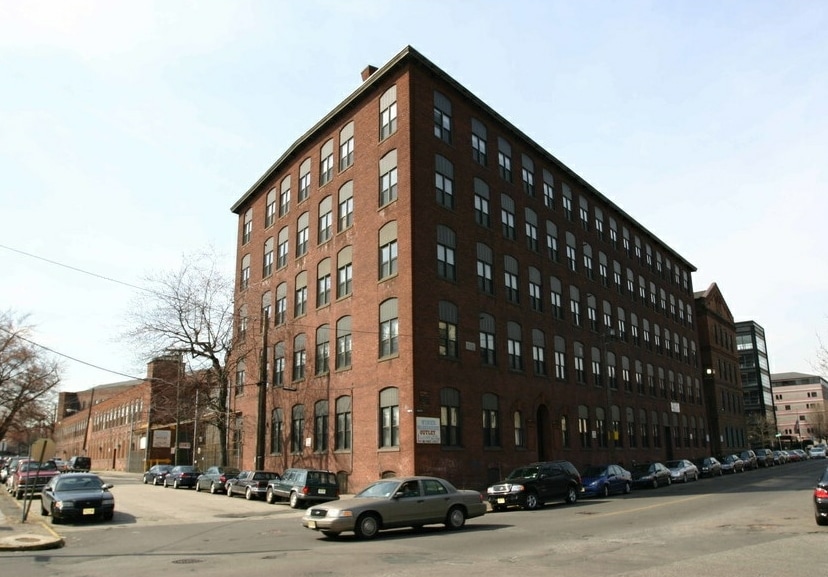 418 Grand St, Paterson, NJ for lease Building Photo- Image 1 of 9