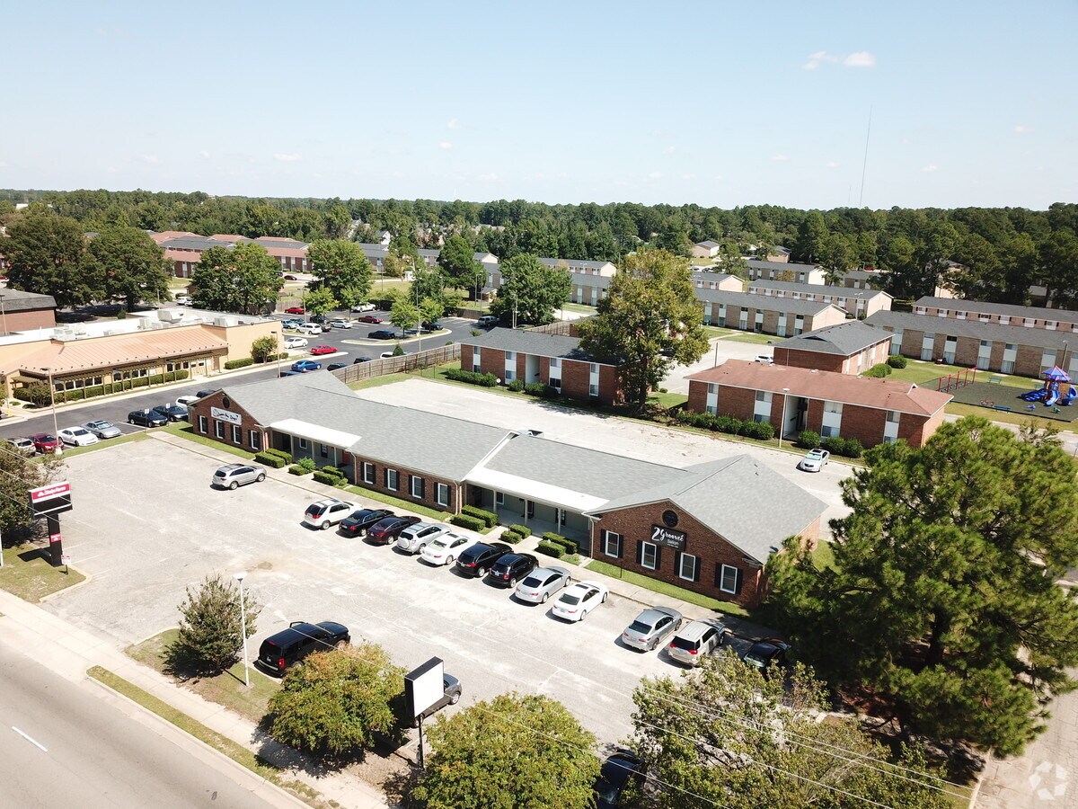 216224 N McPherson Church Rd, Fayetteville, NC 28303