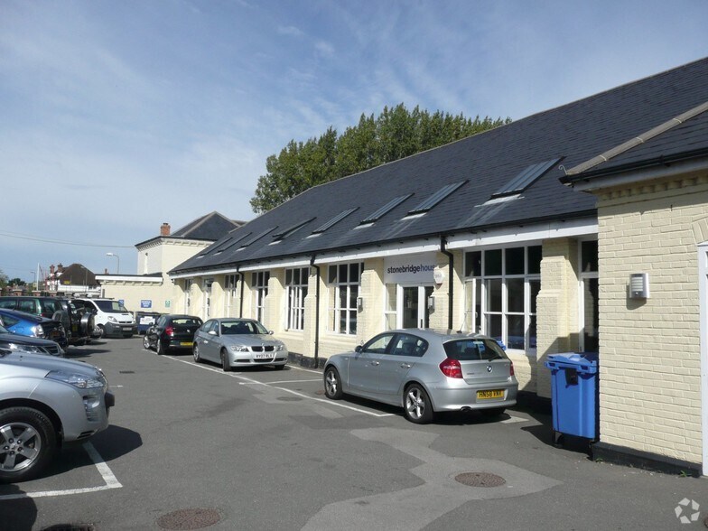 Catteshall Rd, Godalming, SRY GU7 1NJ