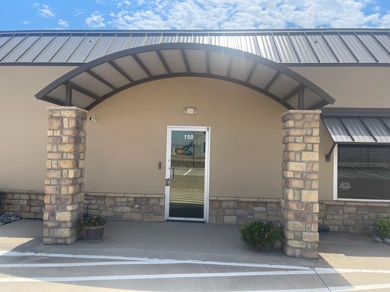 3311 N Interstate 35 Hwy, Denton, TX for lease - Building Photo - Image 3 of 23