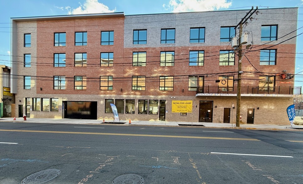 665-667 Grand St, Jersey City, NJ for lease - Building Photo - Image 1 of 13