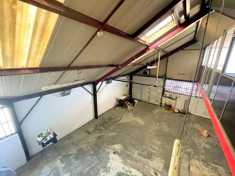 Flex in Conflans-Sainte-Honorine for lease - Building Photo - Image 3 of 10