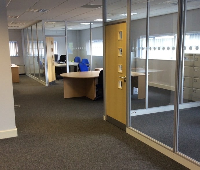 175 Meadow Ln, Loughborough for lease - Interior Photo - Image 3 of 4