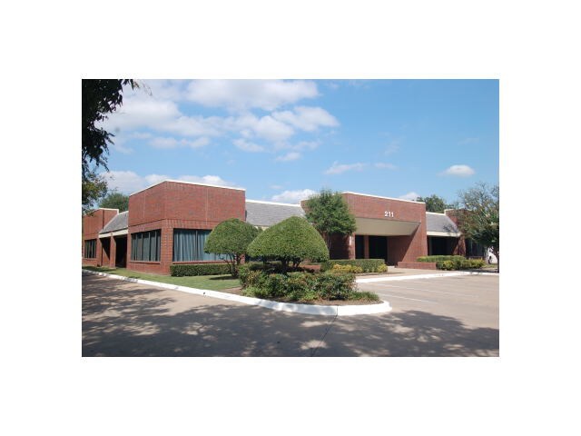 211 W Pleasant Run Rd, Lancaster, TX for lease - Building Photo - Image 2 of 14
