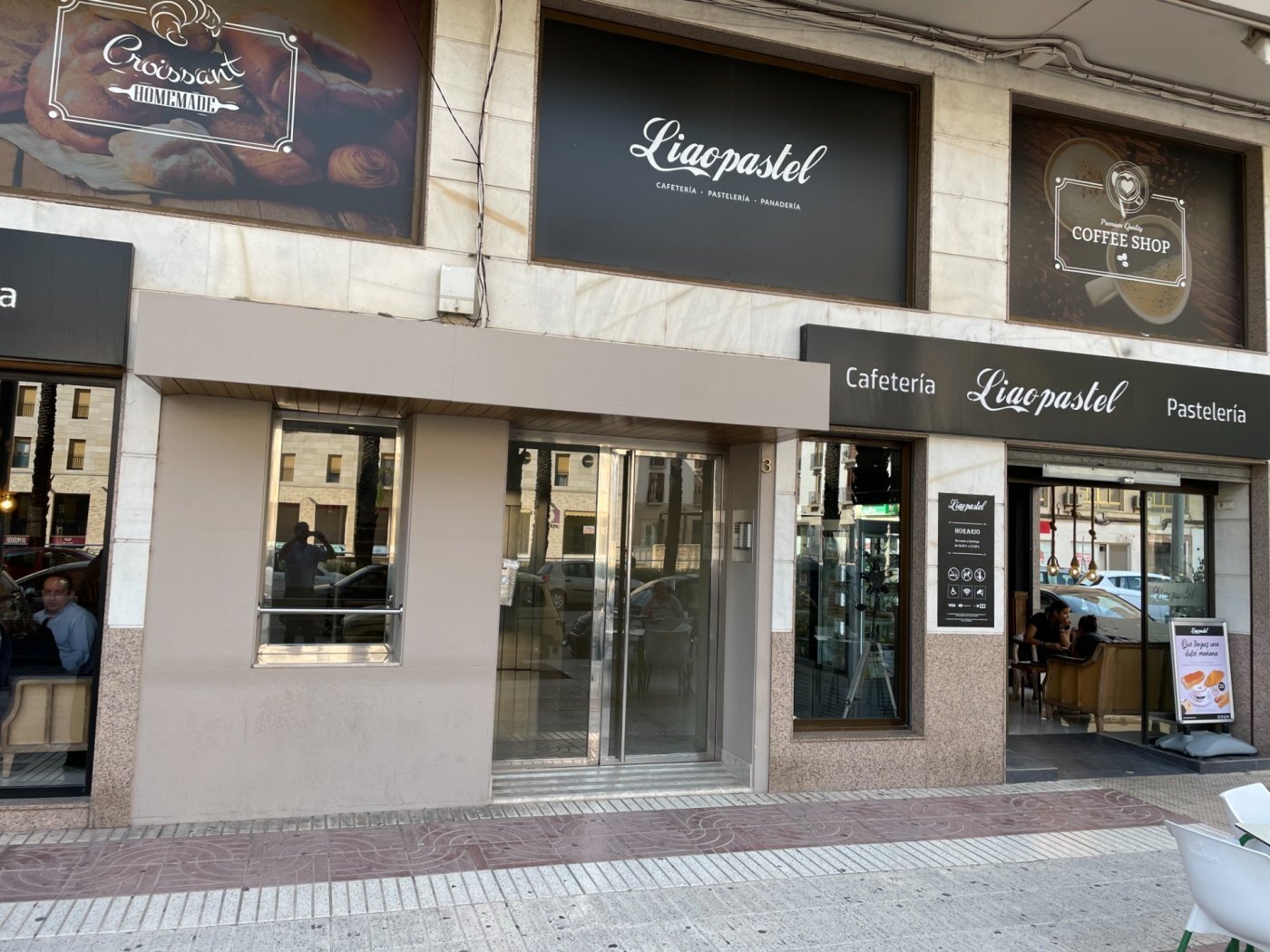 Retail in Alzira for lease Building Photo- Image 1 of 11
