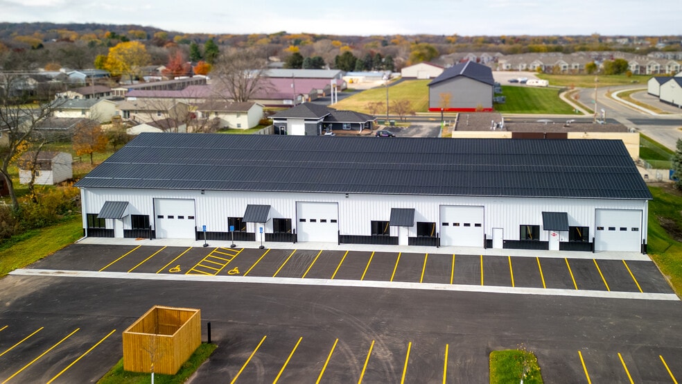 332 Service NE ct, Rochester, MN for lease - Building Photo - Image 3 of 11