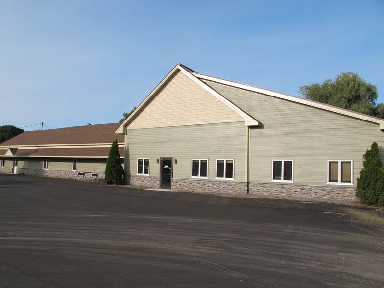 9 Pleasant St, Oakland, ME for lease - Building Photo - Image 1 of 8