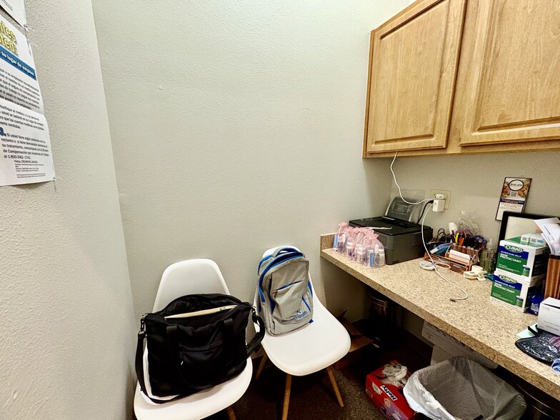 24420 State Road 54, Lutz, FL for lease - Interior Photo - Image 3 of 17