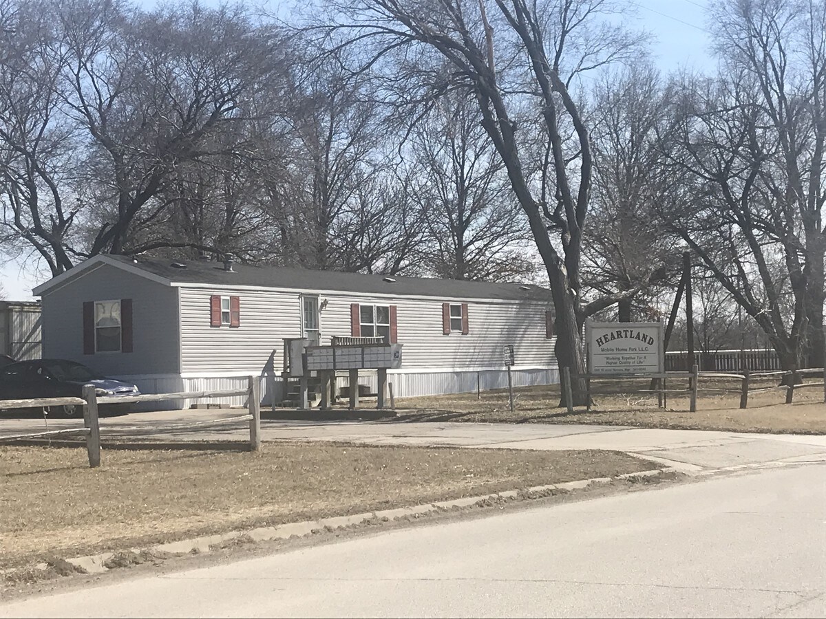 930 Graphic Arts Rd, Emporia, KS 66801