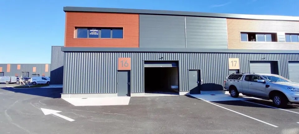 Flex in Aoste for sale Building Photo- Image 1 of 7