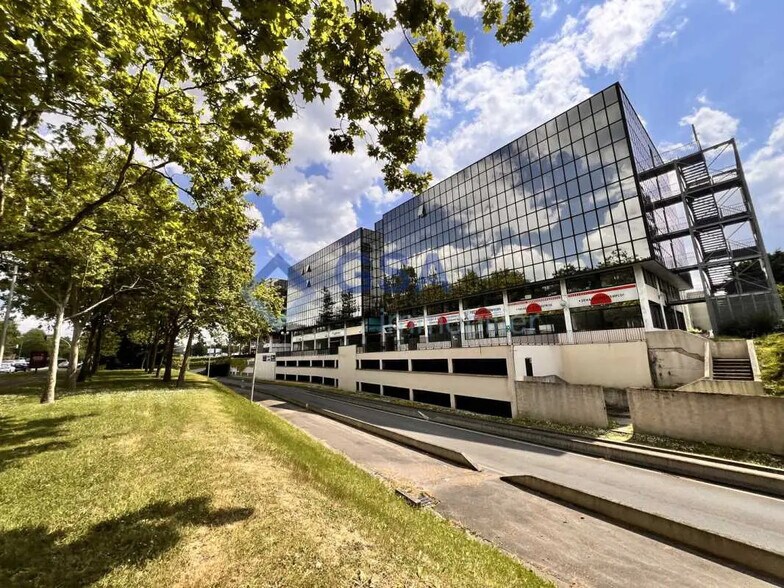 Office in Évry-Courcouronnes for lease - Building Photo - Image 1 of 6