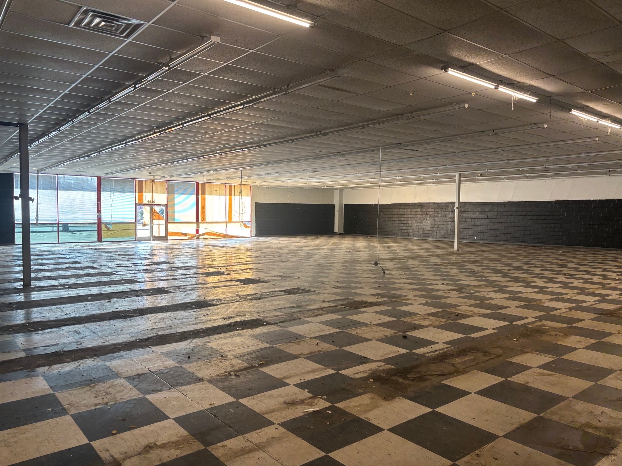 2639 W Meighan Blvd, Gadsden, AL for lease Interior Photo- Image 1 of 6