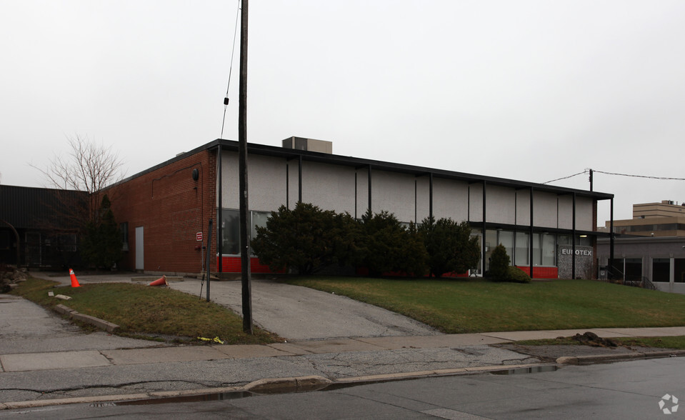 21 Apex Rd, Toronto, ON for lease - Building Photo - Image 2 of 2