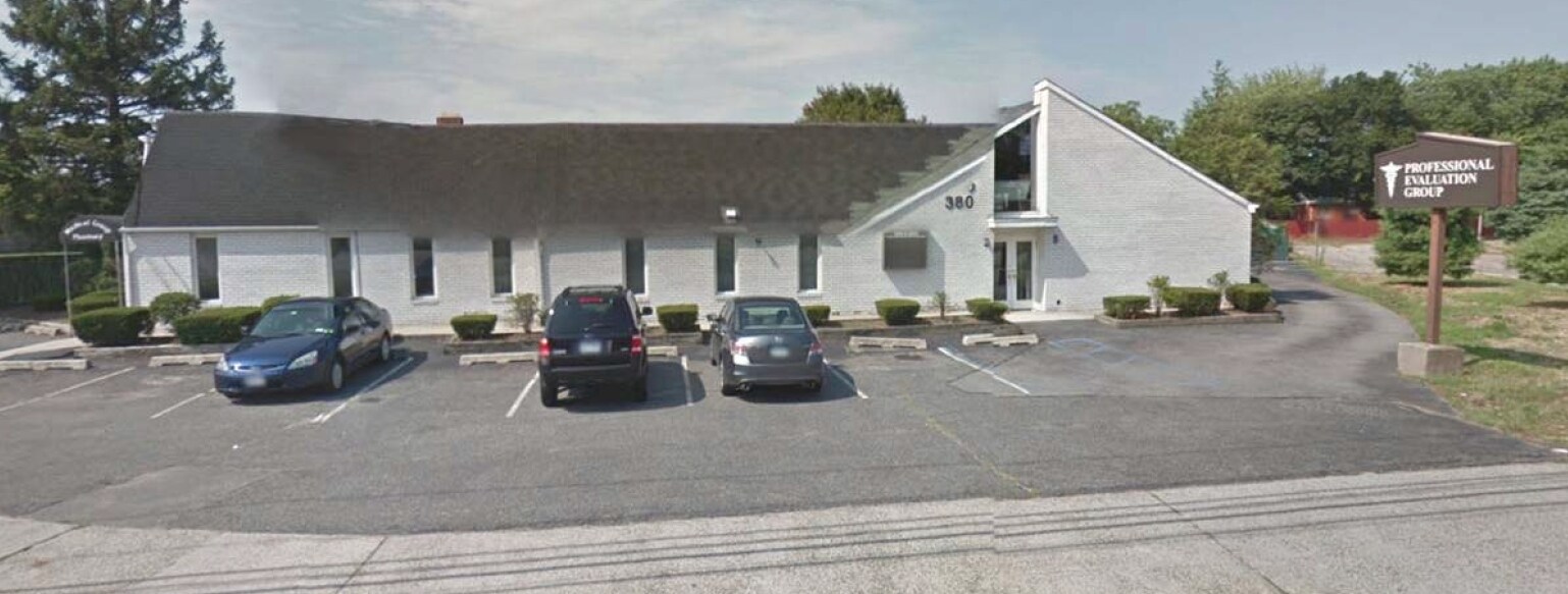 380 S Broadway, Hicksville, NY 11801