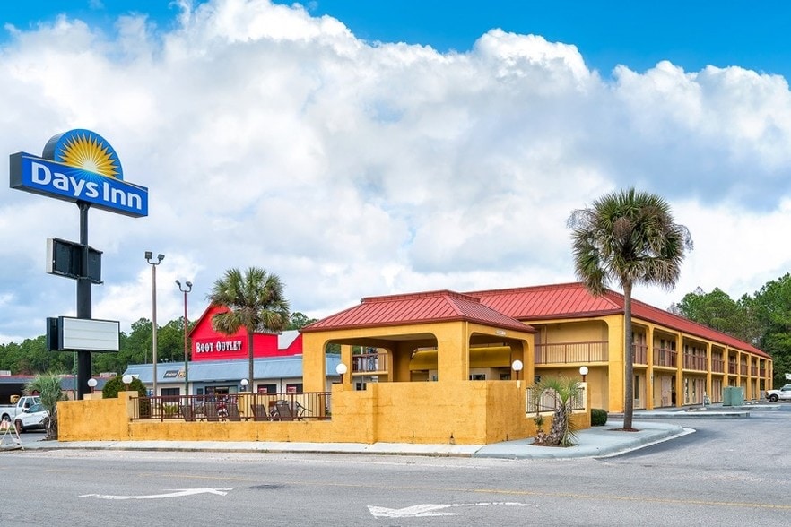 6700 Hwy 63, Moss Point, MS 39563