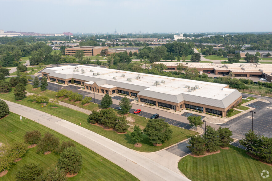 17225 Federal Dr, Allen Park, MI for lease - Building Photo - Image 1 of 7