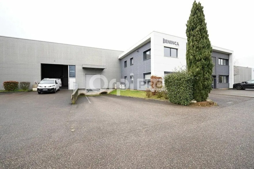 Office in Saint-Priest for lease - Building Photo - Image 2 of 12