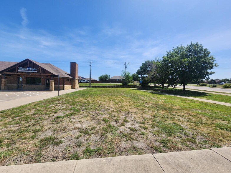 2049 Sunnybrook Dr, Forney, TX for lease - Building Photo - Image 3 of 4