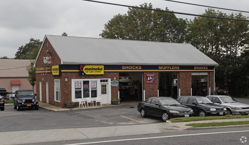 655 Jericho Tpke, Huntington Station, NY for sale - Primary Photo - Image 1 of 1