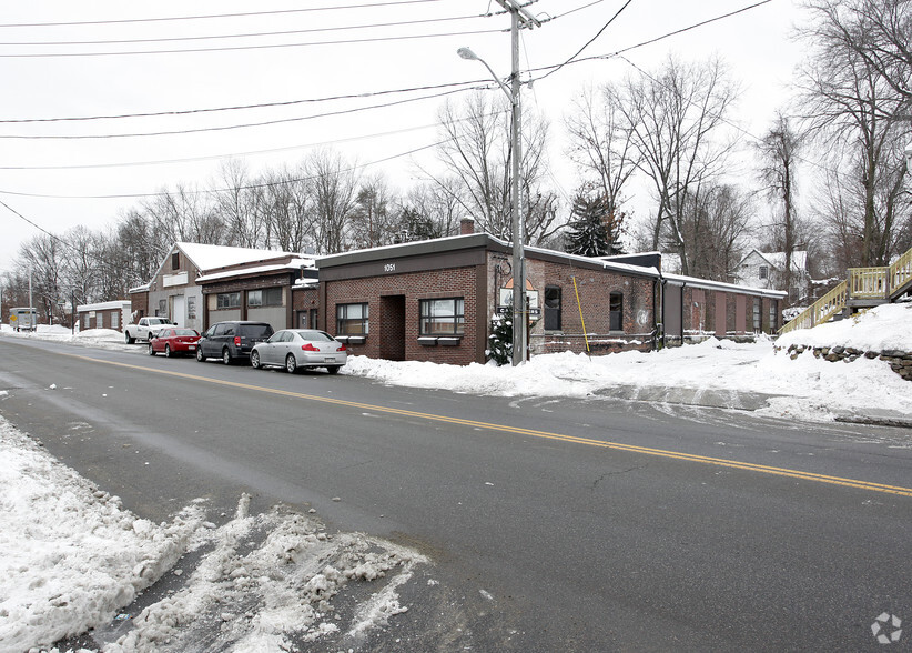 RTE 12 AUBURN/WORCESTER LINE portfolio of 2 properties for sale on LoopNet.com - Primary Photo - Image 1 of 2