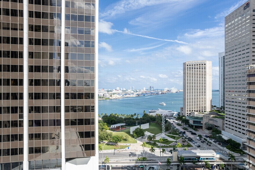 2 S Biscayne Blvd, Miami, FL for lease - Building Photo - Image 3 of 10