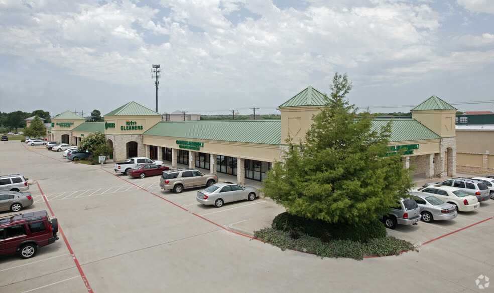 4500-4548 Hartwood Dr, Fort Worth, TX for lease - Primary Photo - Image 1 of 4