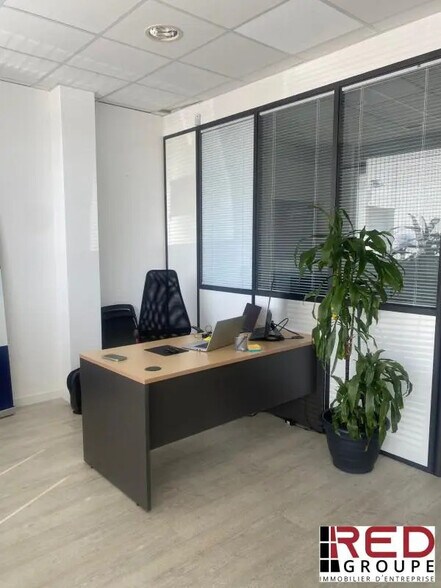 Office in Meyreuil for lease - Building Photo - Image 2 of 7